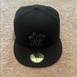 New Era Black Miami Marlins 59FIFTY Size 7 5/8 Fitted Hat with Embroidered Logo